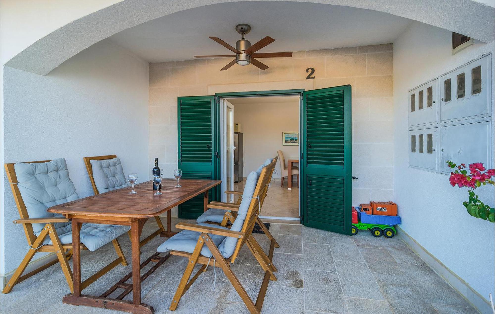 Nice Home In Postira With Outdoor Swimming Pool Ngoại thất bức ảnh