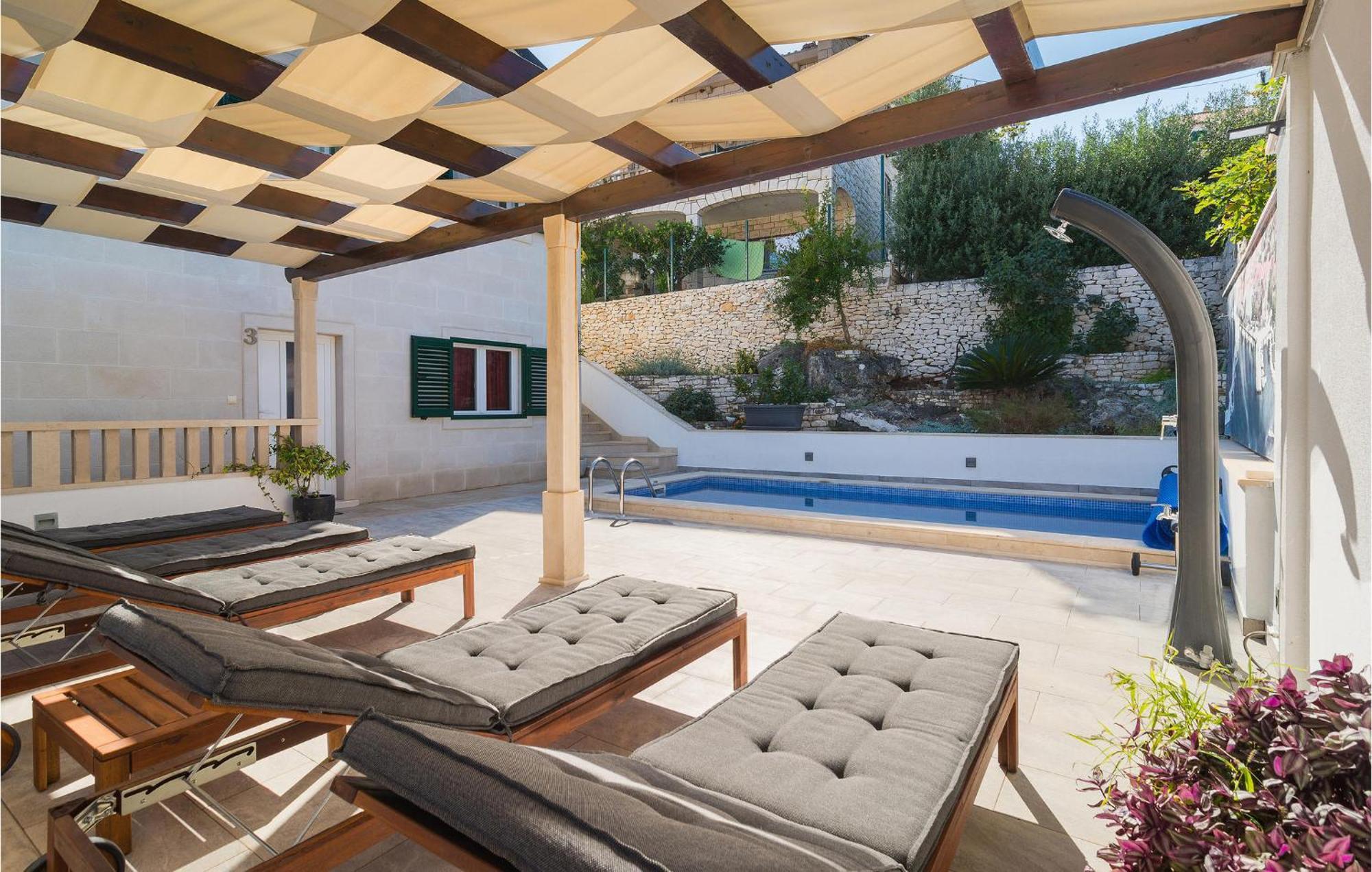 Nice Home In Postira With Outdoor Swimming Pool Ngoại thất bức ảnh