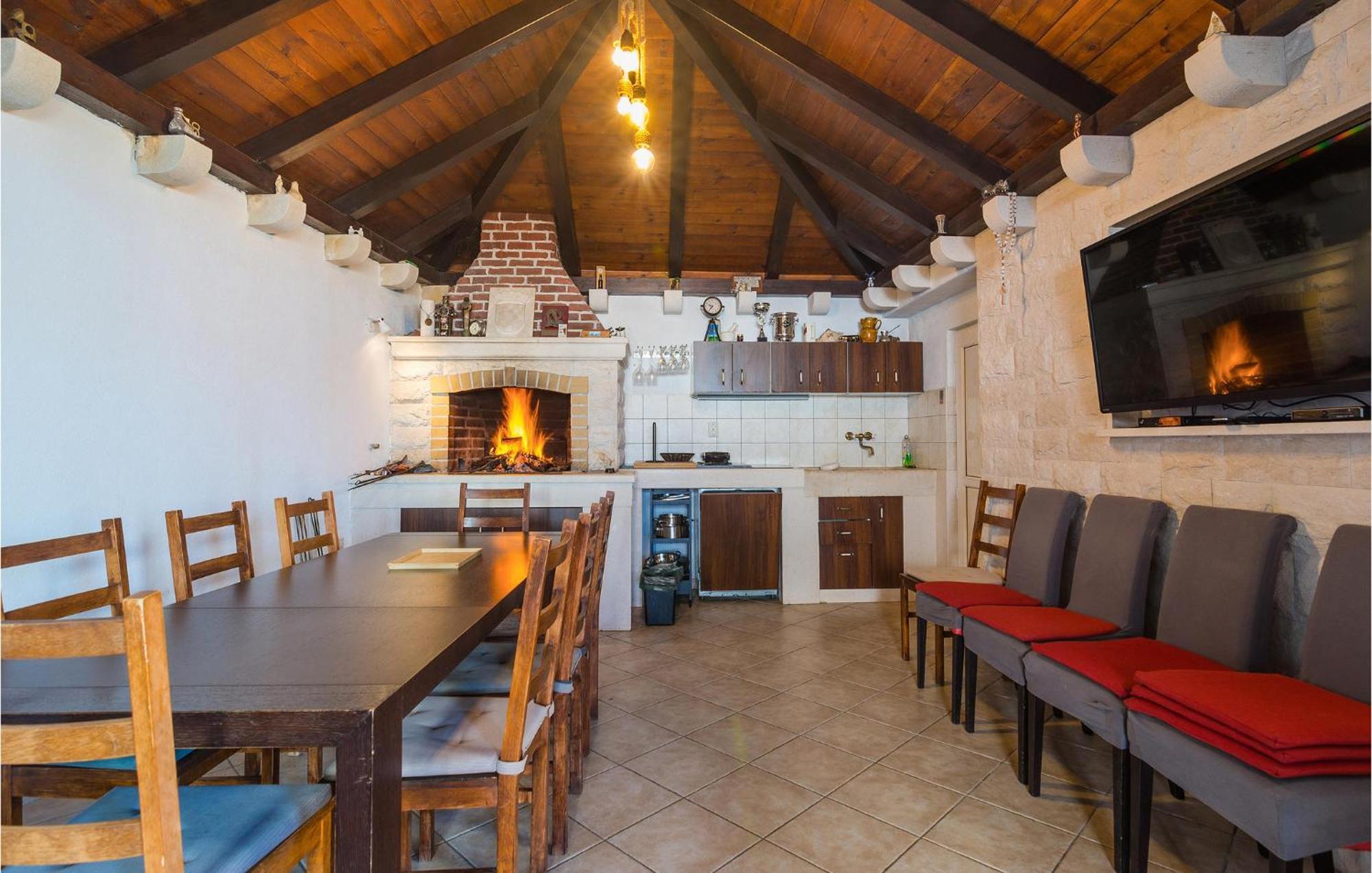 Nice Home In Postira With Outdoor Swimming Pool Ngoại thất bức ảnh